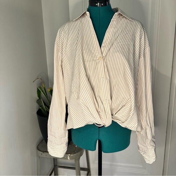 Evereve Tops - Evereve Women's Twist-Front button up shirt large